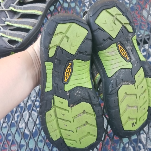 Big Boys Sz 3 Keens EUC - Picture 2 of 3